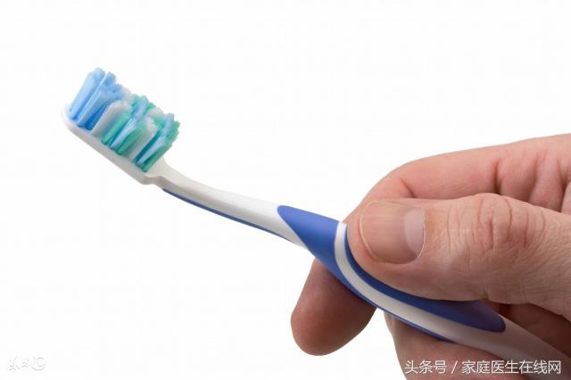 牙刷多久换一次最好（关于牙刷的使用期限）